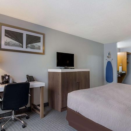 Quality Inn & Suites Silverdale Bangor-Keyport Buitenkant foto