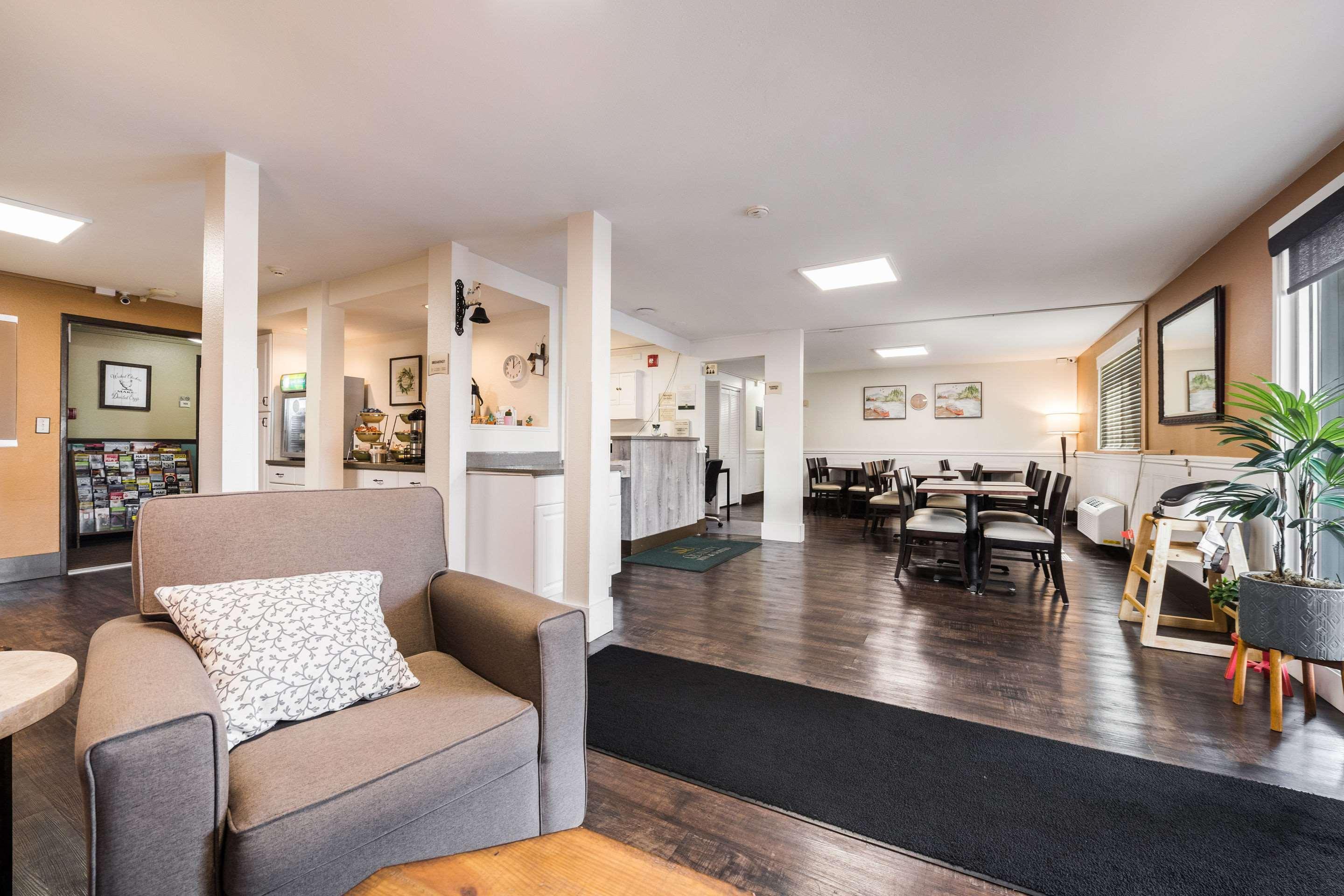Quality Inn & Suites Silverdale Bangor-Keyport Buitenkant foto