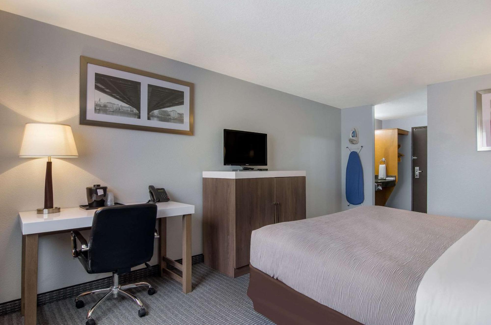 Quality Inn & Suites Silverdale Bangor-Keyport Buitenkant foto